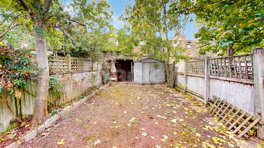 Stylish 2 Bed Split-Level Garden Flat in Prime W10 Location Dowland Street, Queens Park